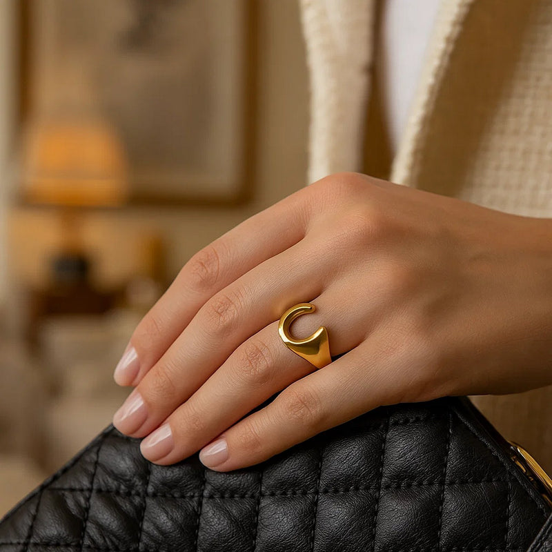 Horseshoe Ring in 14K Yellow Gold (8.00 mm)