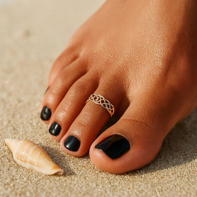 14k Yellow Gold Toe Ring in a Celtic Knot Style