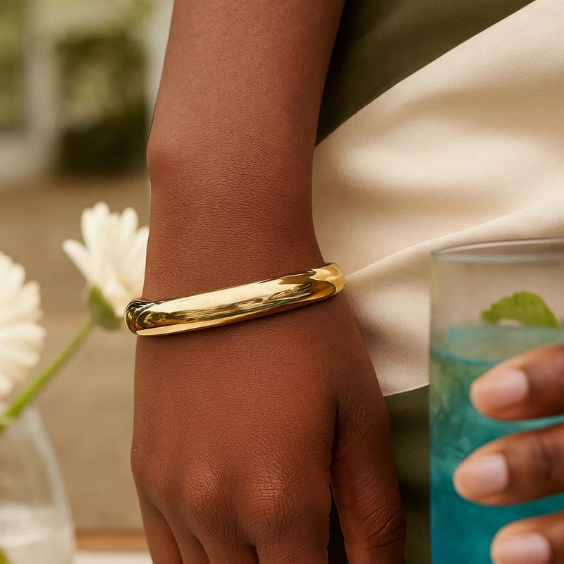 Classic Bangle in 14k Yellow Gold (10.00 mm)