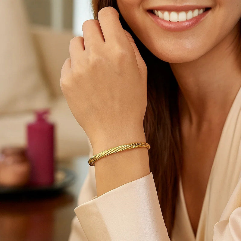 14k Yellow Gold Twist Bangle (5.30 mm)