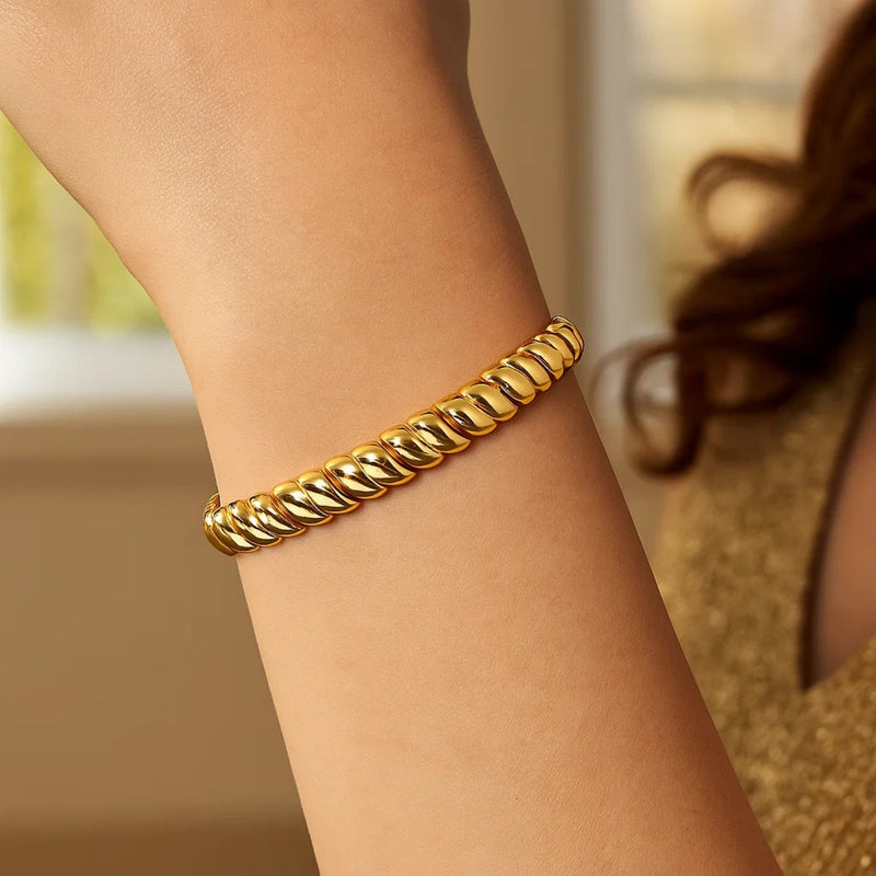 14K Yellow Gold Scalloped Bangle (8.00 mm)